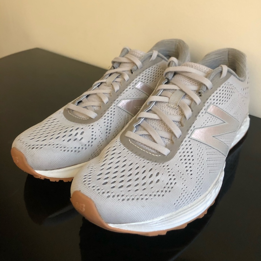 New Balance Womens Warislo1 Running Shoes